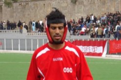 ملاكم أم لاعب كرة