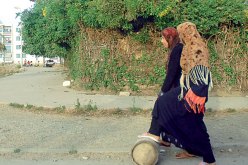 يشتكون سكان الجنوب من عدم توصيلهم بشبكة الغاز الطبيعي .نقول لهم حتى العاصيون يعانون من نفس المشكل