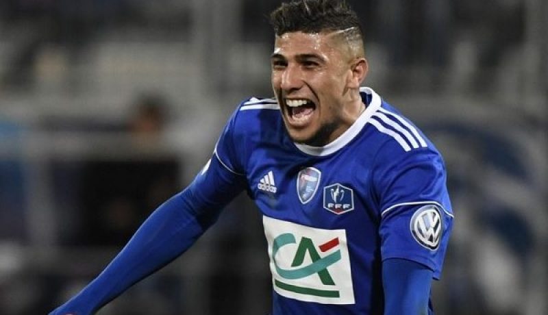 مُهاجم جزائري يقترب من نادي “أوكسير” الفرنسي