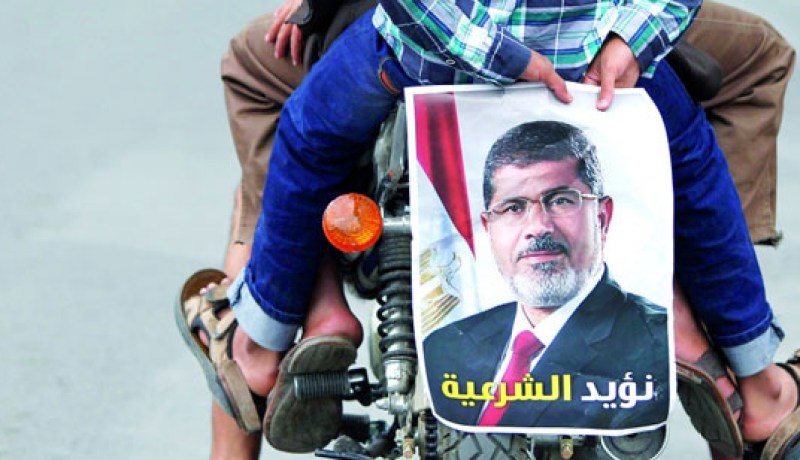 مؤيدو مرسي يتظاهرون في ميدان التحرير بالقاهرة