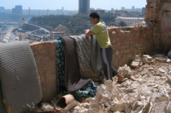 زلزال بقوة 5.6  درجات يضرب وهران:وفاة شخصين، حوالي 30 جريحا، 35 حالة انهيار عصبي، مواطنون مهددون بالموت تحت الأنقاض ومسؤولون محليون يكرّمون أو يهانون!!!