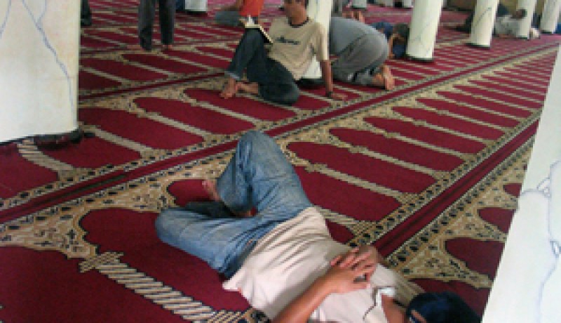 لا نوافل، لا رواتب ولا جلسة ذكر بعد صلاة المغرب حتى ينقضي وقت الإفطار