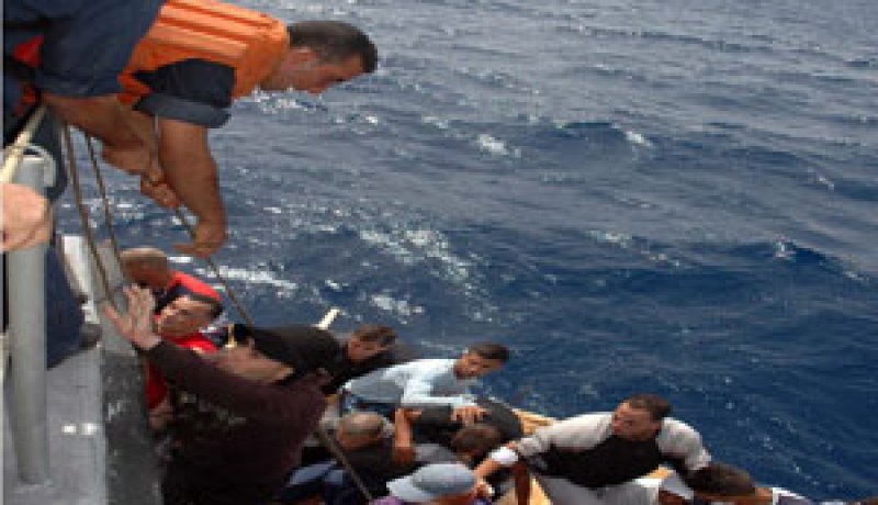 في سابقة هي الأولى من نوعها ووسط حرج كبير بوزارة الشؤون الخارجية…حرس السواحل الإسبانية توقف عائلات جزائرية “حراڤة” بألميريا