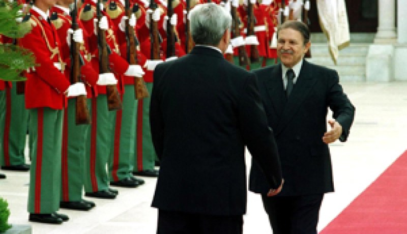 نزع صورة عبد العزيز بوتفليقة ووضع صورة اليمين زروال:نائب سابق ببلدية الحراش متهم بالإساءة لرئيس الجمهورية