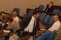 هكذا يقضي النواب يومهم في مناقشة مشاريع القوانين : غيابات… هروب من قاعة الجلسات… مناوشات… وقلة اهتمام بمناقشة مشاريع القوانين