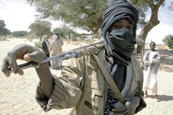 يبحث اليوم مع الضباط المخابرات الجزائرية في التفاصيل التقنية : وفد من المخابرات المالية بالجزائر للإطاحة بأمراء “القاعدة” في الصحراء