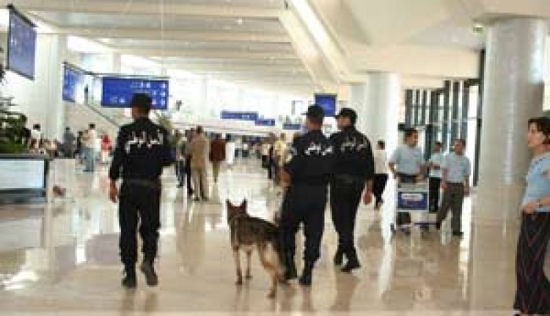 إدارة مطار هواري بومدين تطالب بإعادة شركة المراقبة وإدماج عمالها الموقوفين