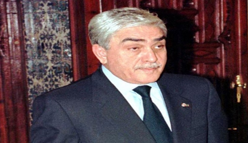 زروال يشيّع جثمان شقيقته في باتنة