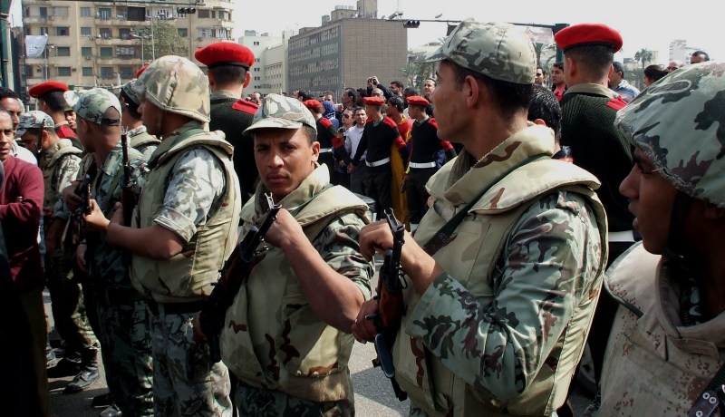 الجيش المصري يدعو لاحترام الشرعية القانونية والقواعد الديموقراطية