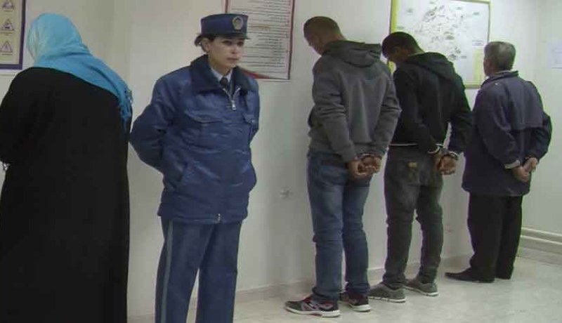 أمن ولاية الجزائر يوقف 5 أشخاص بينهم امرأة يتاجرون في المخدرات الصلبة