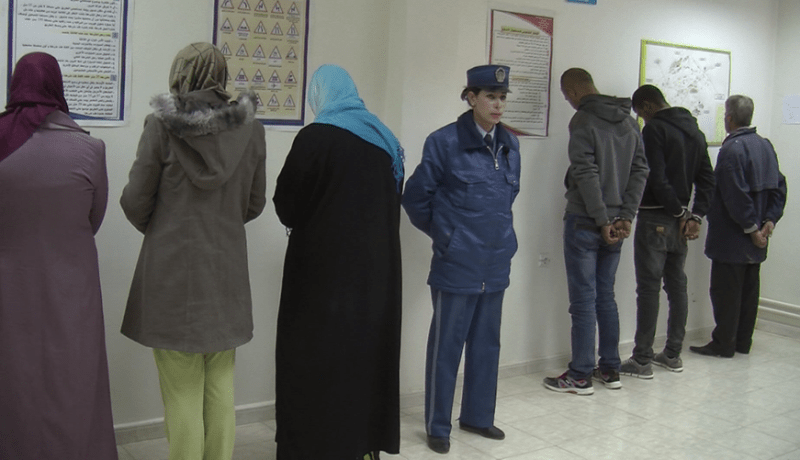 مشعوذة تمتهن الدعارة وتنتهك حرمة رمضان ببيع الخمور