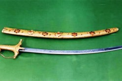 شقيقان‮ ‬يطعنان جارهما بسيف مباشرة بعد خروجه من السجن