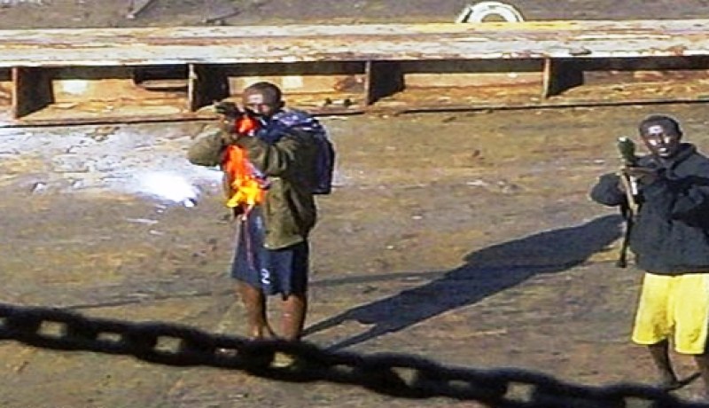 القراصنة الصوماليون‮ ‬يطلقون سراح البحّار توجي‮ ‬بعد ‮01 ‬أشهر من الإختطاف