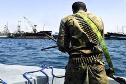 نقل البحار الجزائري الذي أطلق سراحه من قبل القراصنة الصوماليين إلى الجزائر