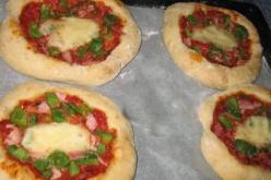 بيتزا بالعجينة المورقة