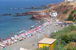 يؤطرها 10 أخصائيين نفسانيين وأطباء عامون…قافلة “عطلة بدون مخاطر” لمحاربة الآفات الاجتماعية تحط بشواطئ تڤزيرت وأزفون