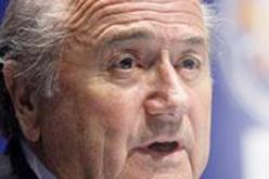 بلاتير ينفي بشدة إمكانية ضم مصر وإيرلندا في المونديال