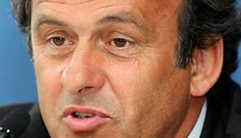 بلاتيني يجدد معارضته لتكنولوجيا خط المرمى