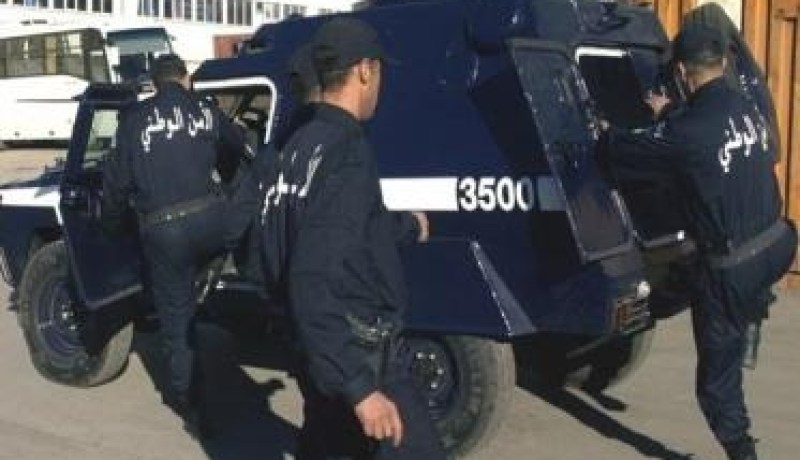 الأمن يوقف 7 أشخاص مدججين بالأسلحة البيضاء في مداهمات بتبسة