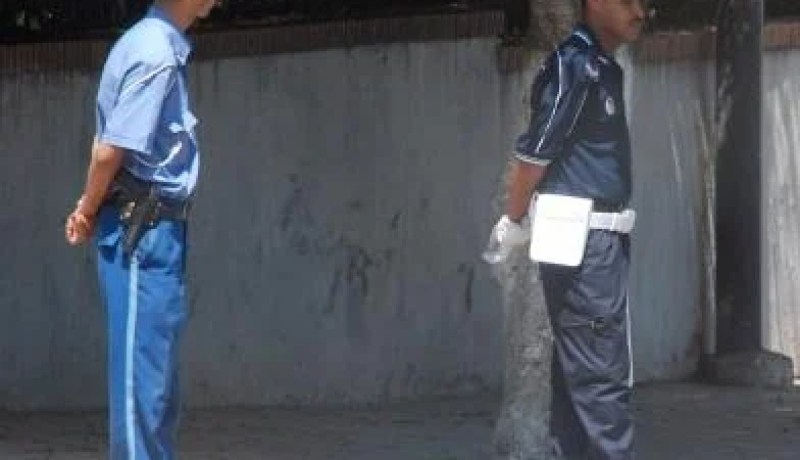 مواطن‮ ‬يلكم شرطيا ويدهسه بسيارته في‮ ‬تيزي‮ ‬وزو‮!‬