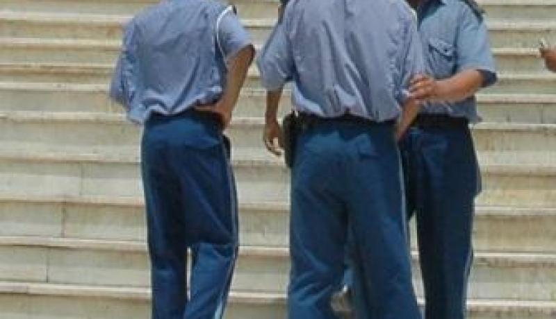 شرطيين متهمين بالقتل الخطأ لشاب ورضيعة في وهران