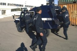 مداهمات واسعة، وتمديد نطاق البحث سعيا للعثور على معلمة مختطفة