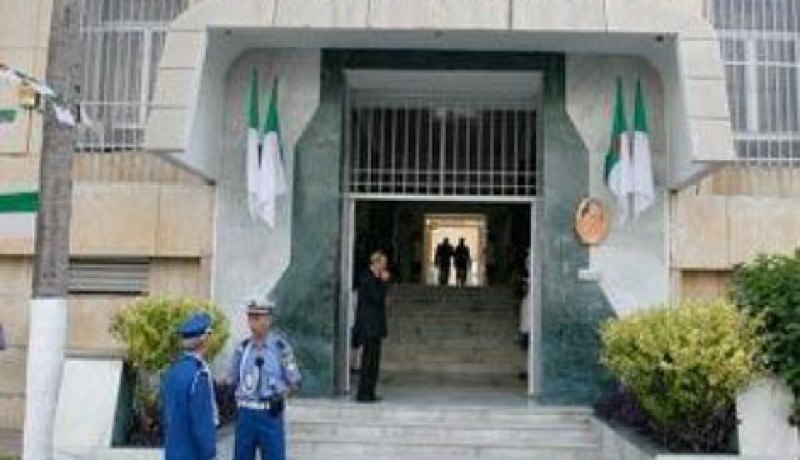 الشرطة تجنّد 40 فرقة لمحاربة ''الهاكرز'' وكشف المواقع الإلكترونية المشبوهة