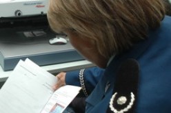 مدير صحيفة يورط مسؤولين بأمن ولاية وهران ويفر إلى الخارج