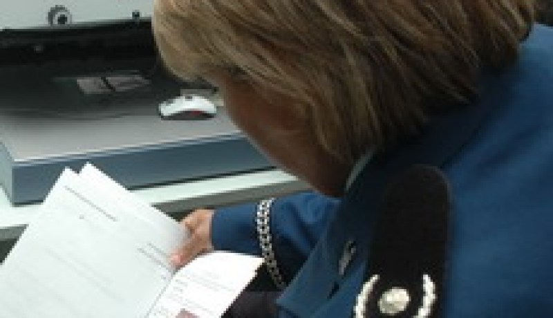 مدير صحيفة يورط مسؤولين بأمن ولاية وهران ويفر إلى الخارج