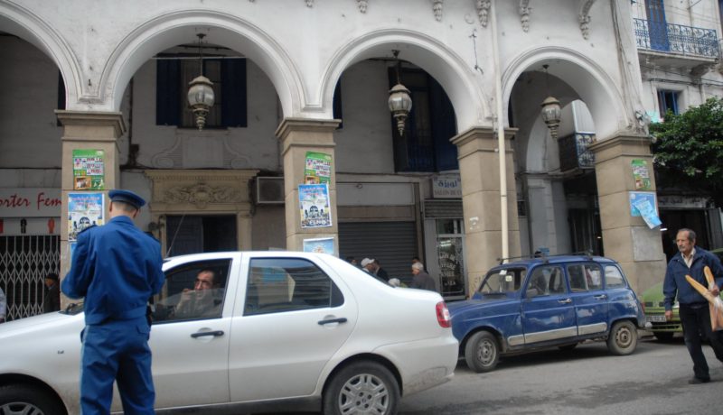 إهانة عون شرطة أمام مرأى الجميع
