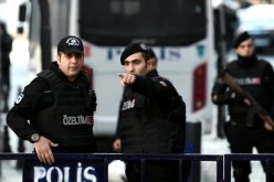 إقالة 30 وال و47 محافظا واعتقال 10 جنرالات وأكثر من 7 آلاف شرطي في تركيا