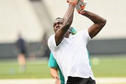 “بولت”.. يتحول إلى “الكريكيت”