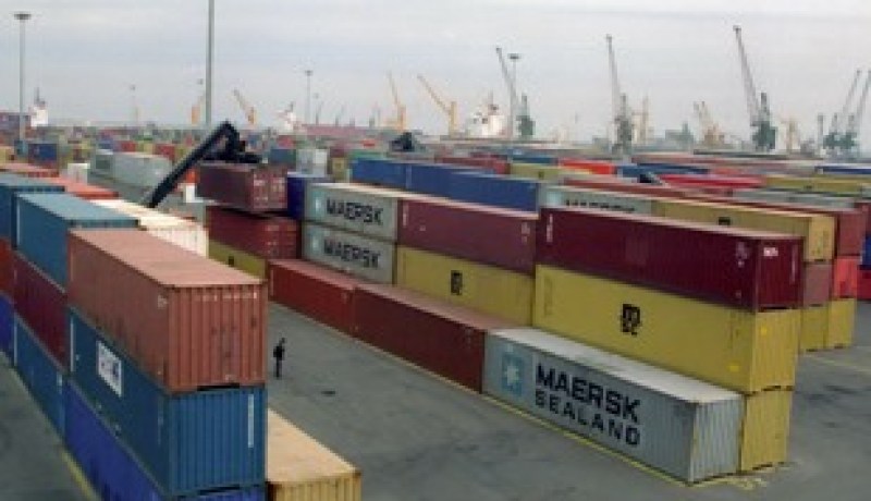 الجمارك تشرع في بيع وتدمير 3300 سيارة وحاوية محجوزة بميناء الجزائر