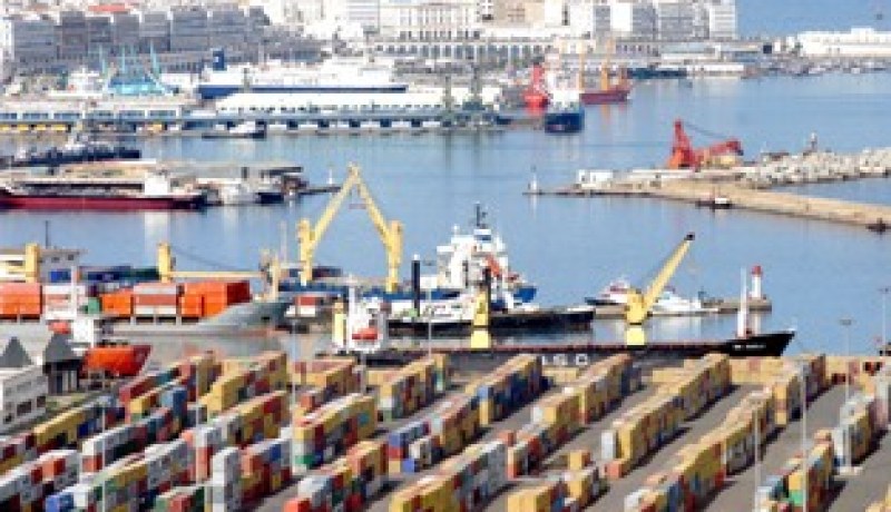 المستوردون ملزمون بالحضور لاستخراج رخصة مرور السلع بالموانئ