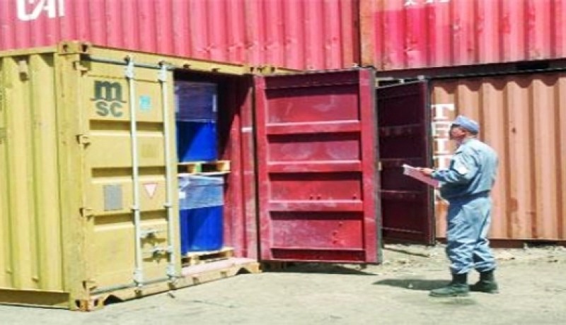 منع دخول أكثر من 19 طن من قطع غيار السيارات بميناء وهران