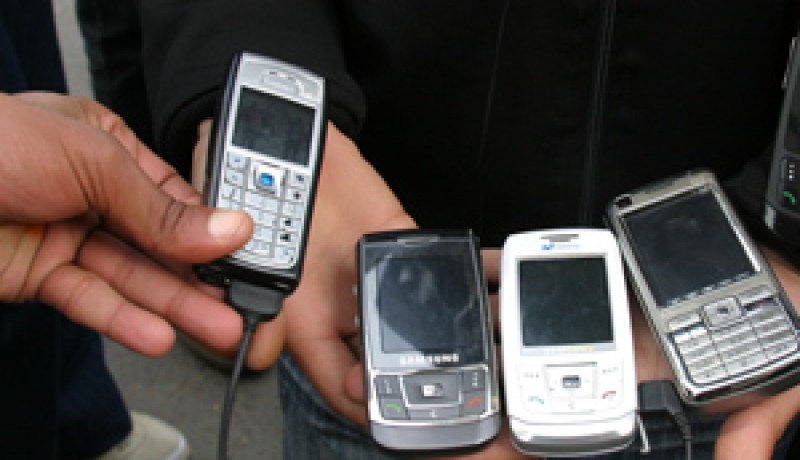 عدد خطوط الهاتف النقال بالجزائر‮ ‬يفوق عدد السكان‮…! ‬
