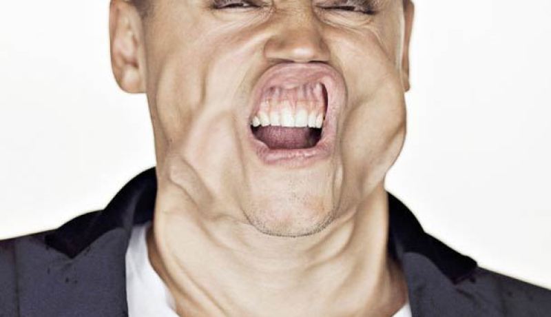 صور ملتقطة لأشخاص أثناء هبوب الرياح