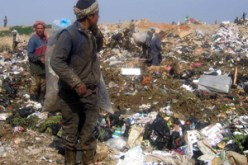 كل شيء مباح في مفرغة وادي السمار.. وداخل حدودها تتلاشى الوطنية وكرامة الفرد