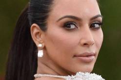 كيم كارديشيان تقاضي موقعا إخباريا اتّهمها بتدبير حادثة السّطو