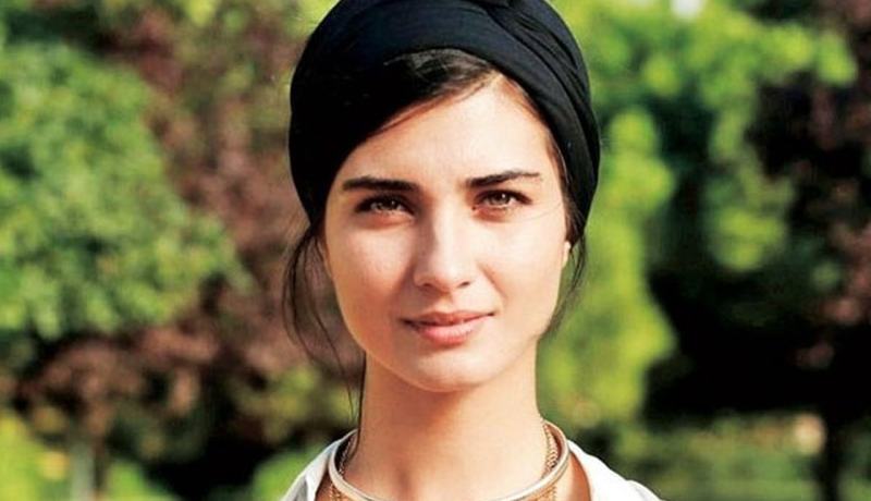 سائحة تغضب النجمة التركية توبا في إسطنبول