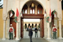 بوتفليقة يجتمع مع قادة أجهزة الأمن لبحث تهديدات “القاعدة”