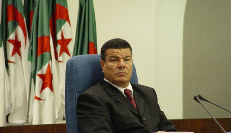 المترشح الحر بوتفليقة “يشد على أيدي كل الجزائريين ليستكمل مسيرة تشييد الجزائر”