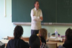 تلميذ يوجه عدة لكمات لأستاذ داخل ثانوية في المسيلة