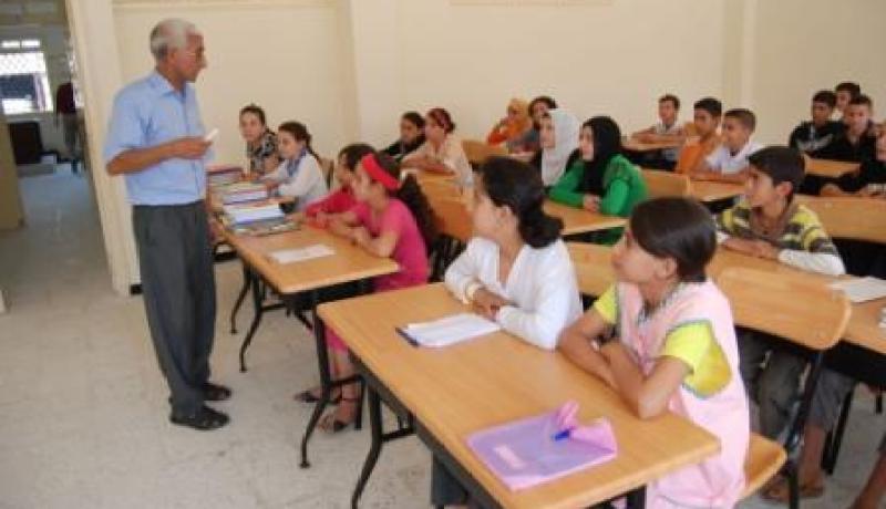 استحداث منحة للأساتذة المؤطرين للامتحانات خارج ولاياتهم ومنحة لموزعي الكتب المدرسية
