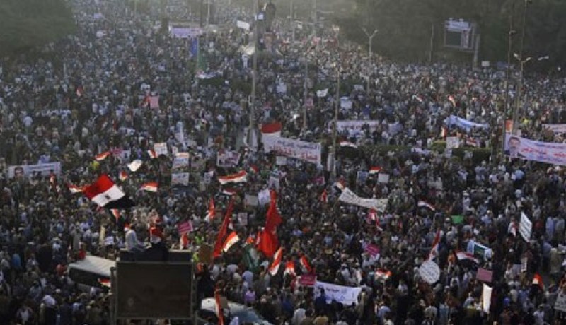 مستشار لمرسي: ما يجري “انقلاب عسكري”
