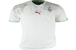 ‮''‬بيما الجزائر‮'' ‬لا تملك أقمصة‮ ''‬الخضر‮''‬