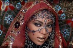 بيونسي تتألق بلباس الساري الهندي