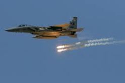 الطيران السوري يشن غارات مكثفة على مراكز لداعش في الرقة