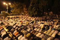 أكثر من 450 ألف فلسطيني يحيون ليلة القدر بالمسجد الأقصى