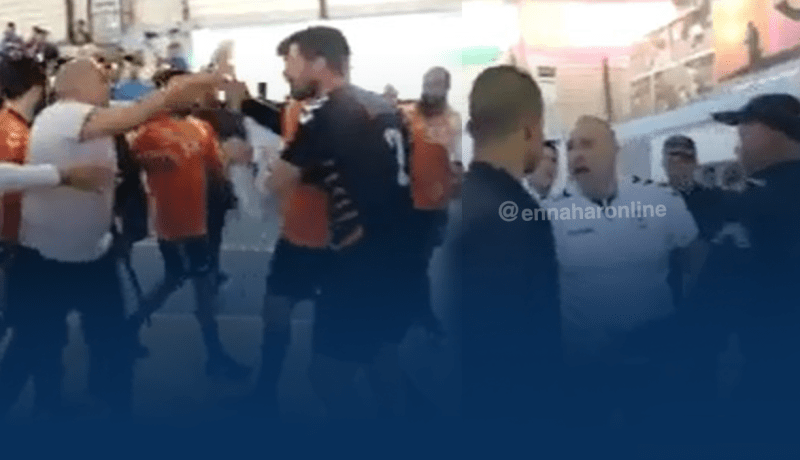 بالفيديو… مدرب المجمع البترولي يسيئ للاعبي الوادي ويصفهم ببوحمرون !